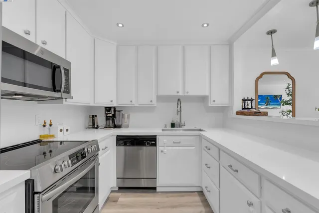 $494,000 | 2500 Miramar Avenue, Unit 203, Castro Valley, CA 94546