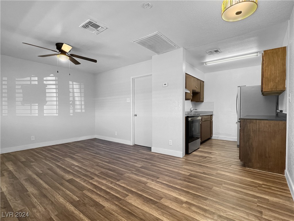 6019 Clark Street Las Vegas, NV 89122 - Photo 5 of 12 Unit #16