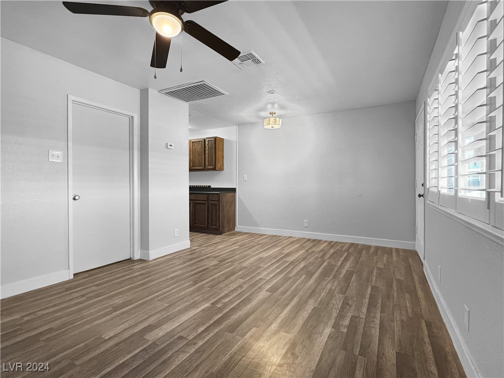 6019 Clark Street Las Vegas, NV 89122 - Photo 6 of 12 Unit #16