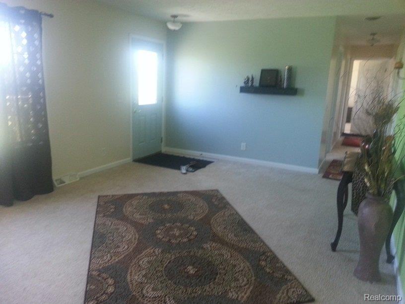 4206 East Mt Morris Road Mount Morris, MI 48458 - Photo 10 of 23 living room.jpg