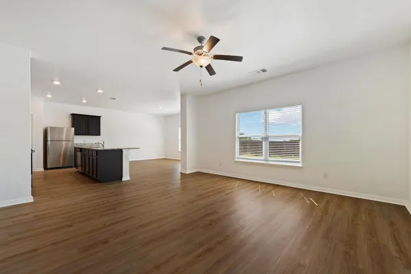 $1,850 | 317 Crescent Park Drive, Jarrell, TX 76537