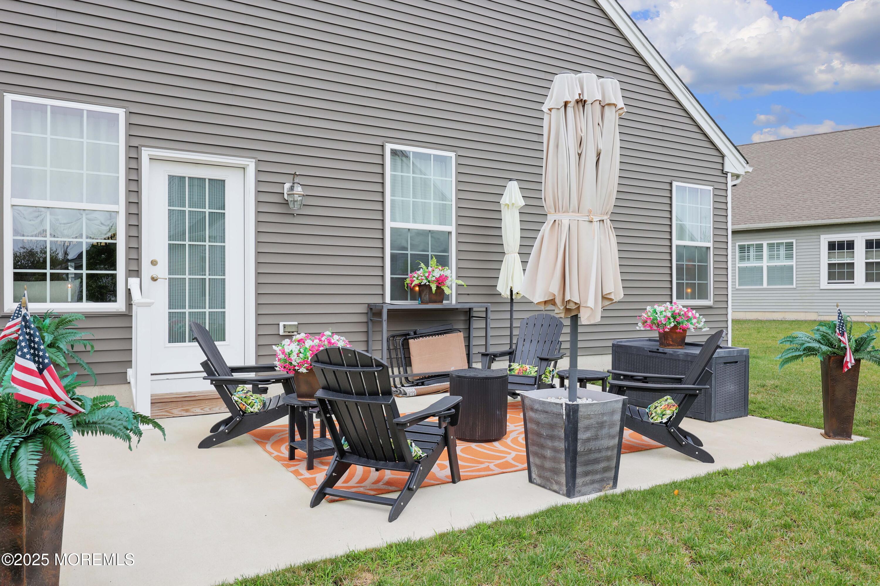 152 Edenton Drive Barnegat, NJ 08005 - Photo 33 of 36 a living room filled with furniture