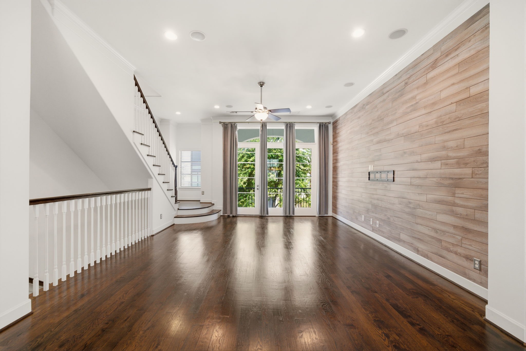 911 West Drew Street Houston, TX 77006 - Photo 9 of 44 a view of an entryway with wooden floor