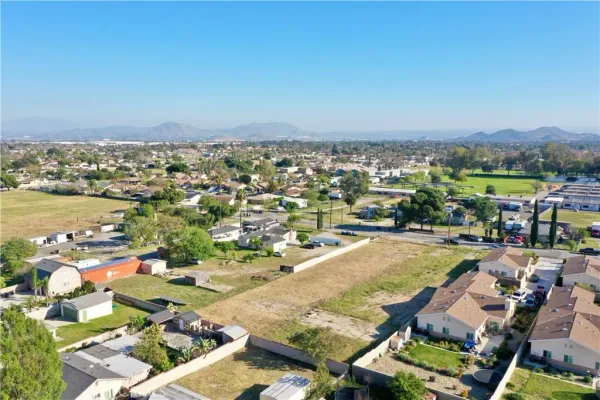 $325,000 | 17562 Court Fontana Ca, Fontana, CA 92336