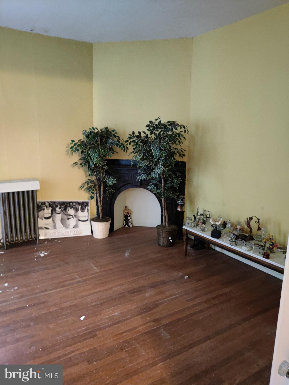 289 Spring Street Trenton, NJ 08618 - Photo 3 of 14 Gallery Image 3