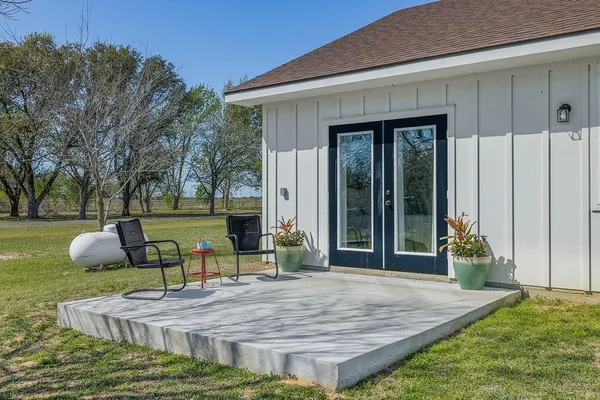 a view of a house with backyard and sitting area