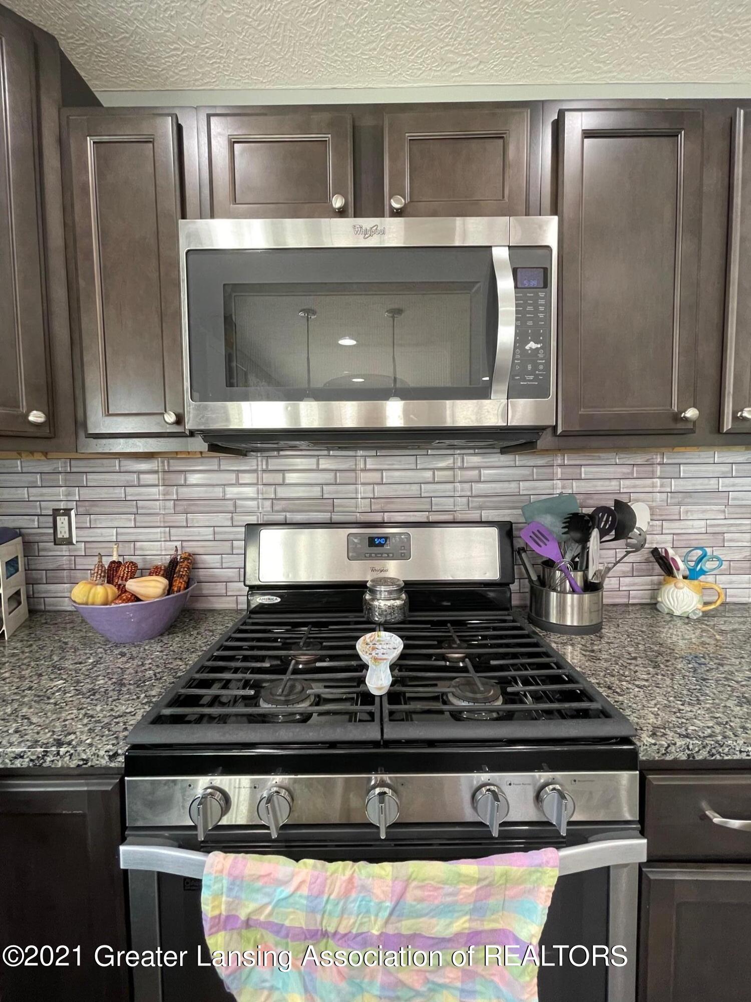 8740 Adkris Dimondale, MI 48821 - Photo 22 of 72 Gas Stove