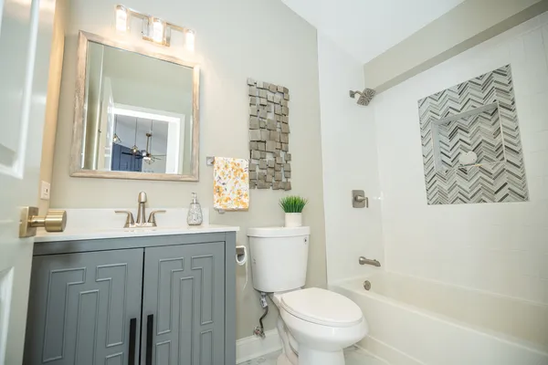 $2,800 | 2835 Rutland Circle, Unit 202, Naperville, IL 60564