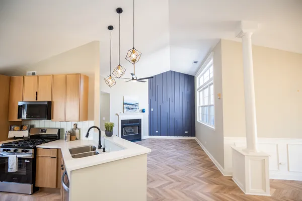 $2,800 | 2835 Rutland Circle, Unit 202, Naperville, IL 60564