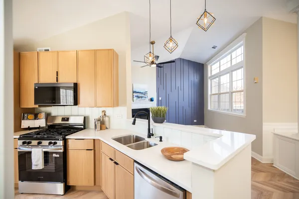 $2,800 | 2835 Rutland Circle, Unit 202, Naperville, IL 60564