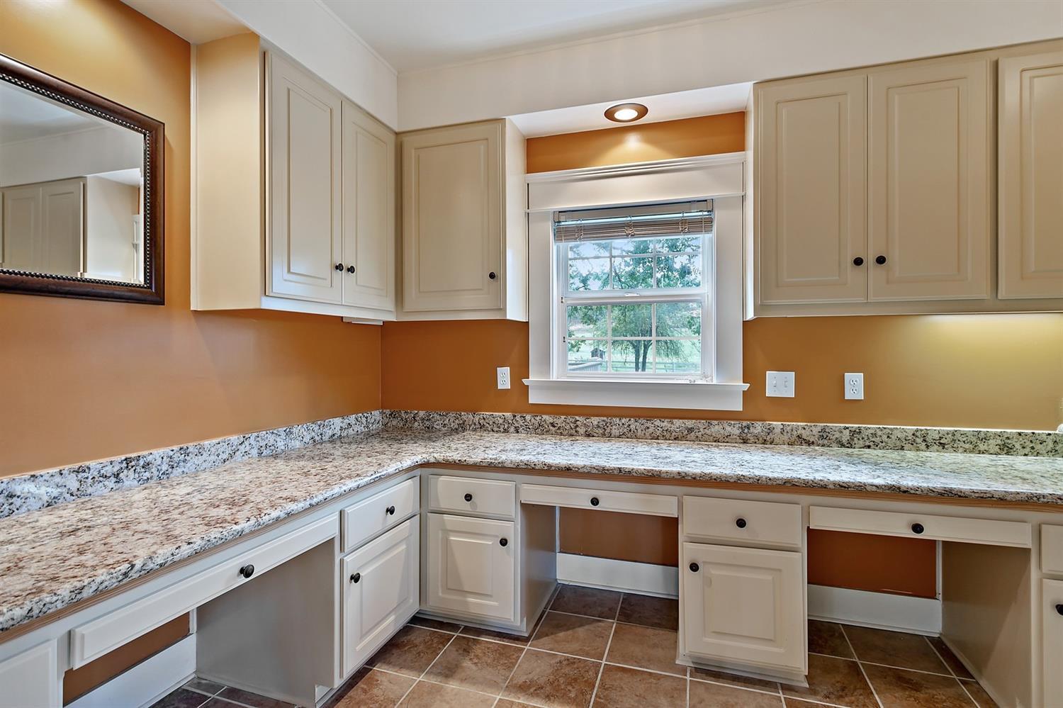 3976 Griffin Creek Road Medford, OR 97501 - Photo 9 of 34 Additional Photo
