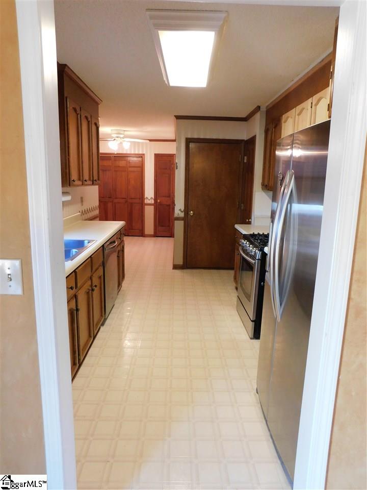 2600 Holiday Road Greer, SC 29651 - Photo 2 of 31
