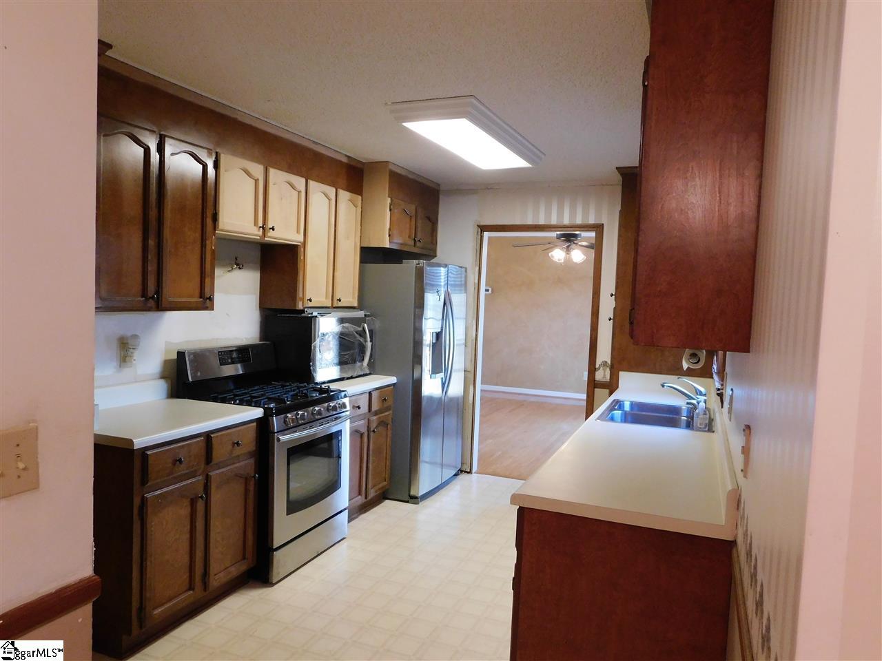 2600 Holiday Road Greer, SC 29651 - Photo 3 of 31