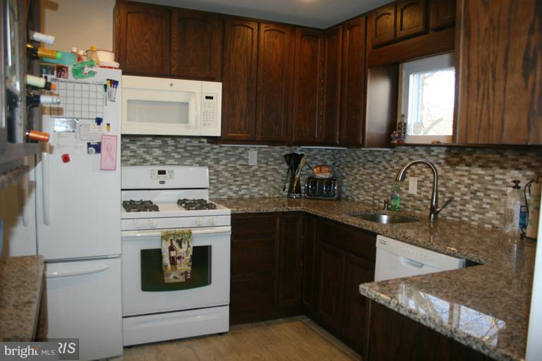 2404 Burridge Road Baltimore, MD 21234 - Photo 17 of 24 Kitchen