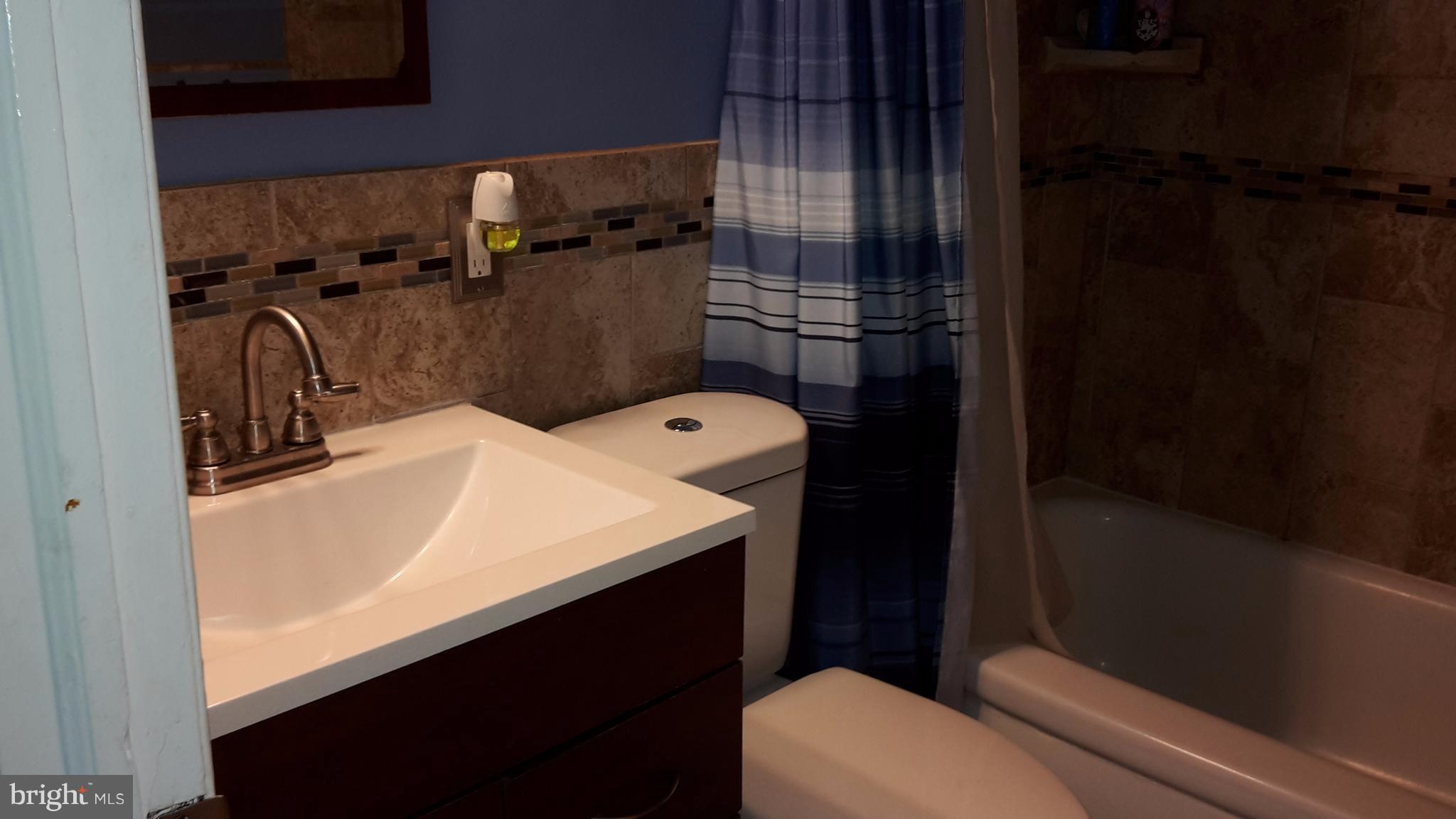 2404 Burridge Road Baltimore, MD 21234 - Photo 6 of 24 Bath