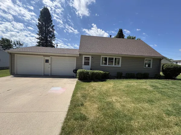 $195,000 | 702 Glenview Drive, Albert Lea, MN 56007