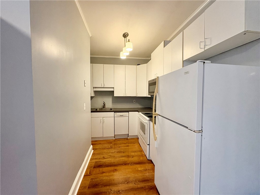 438 Wolcott Avenue, Unit 2 Middletown, RI 02842 - Photo 11 of 23