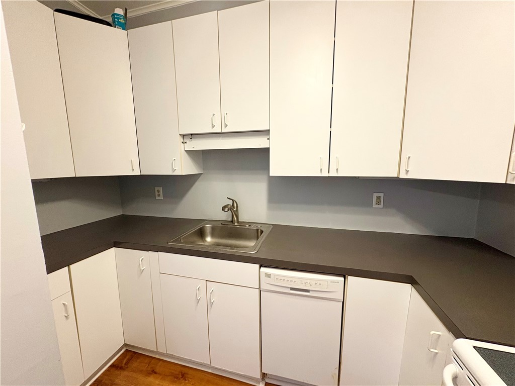 438 Wolcott Avenue, Unit 2 Middletown, RI 02842 - Photo 13 of 23