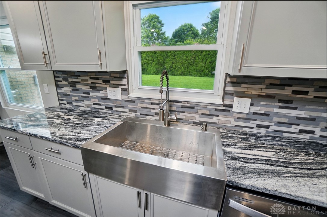 1029 East Rahn Road Centerville, OH 45429 - Photo 13 of 61
