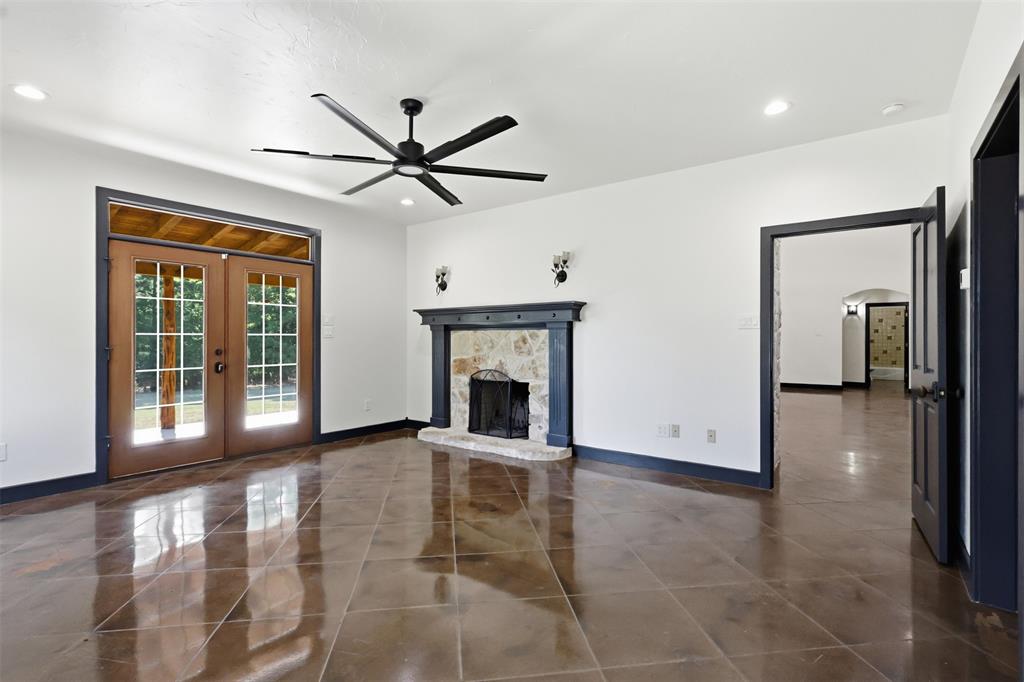 1070 South Reno Road Springtown, TX 76082 - Photo 20 of 39