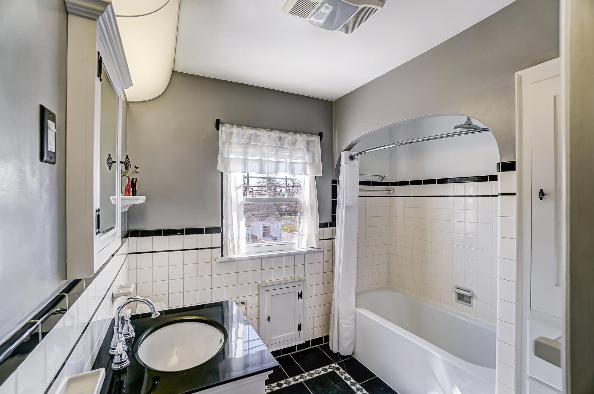 1013 South Cassingham Road Columbus, OH 43209 - Photo 31 of 65 031