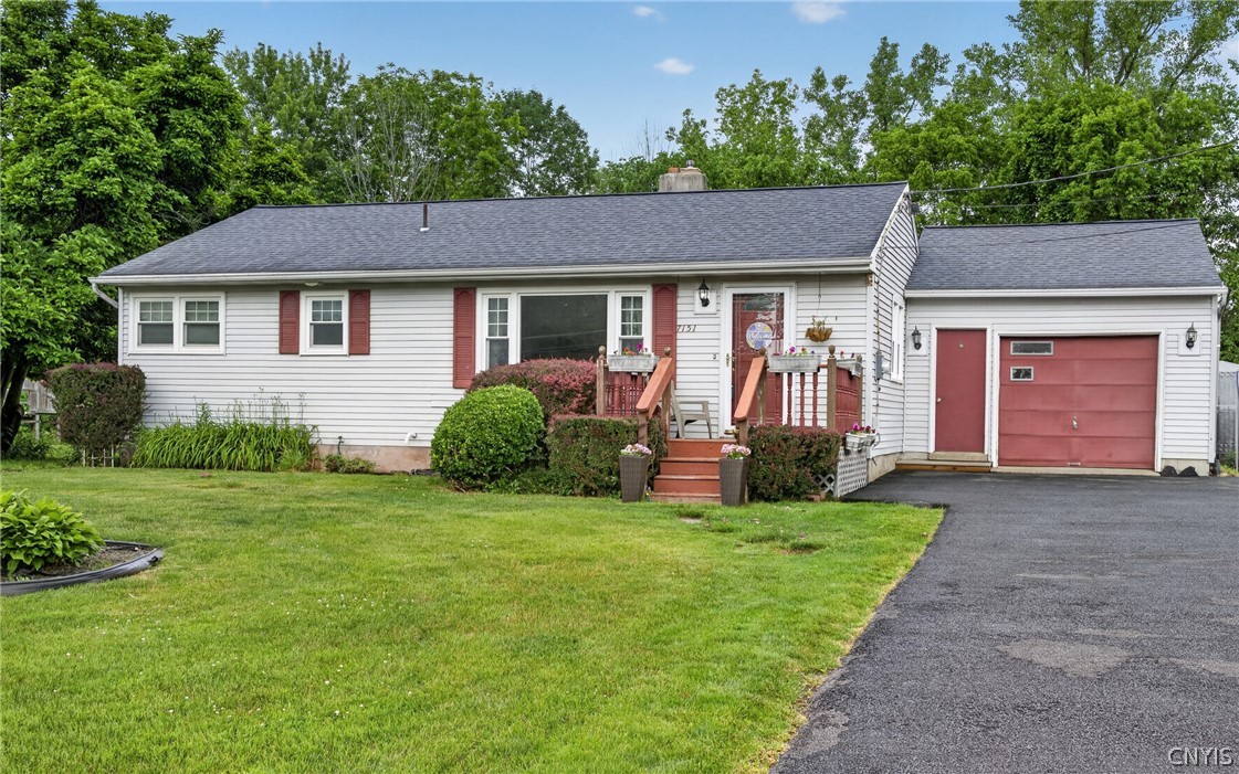 7151 Collamer Road East Syracuse, NY 13057 - Photo 4 of 29