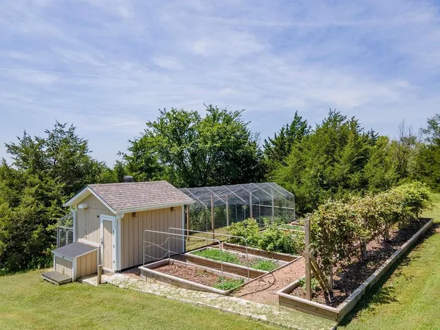 $370,000 | 220 Overlook Drive, Caney, KS 67333