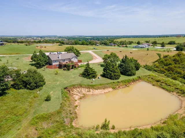 $370,000 | 220 Overlook Drive, Caney, KS 67333