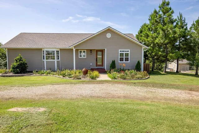 $370,000 | 220 Overlook Drive, Caney, KS 67333