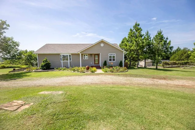 $370,000 | 220 Overlook Drive, Caney, KS 67333