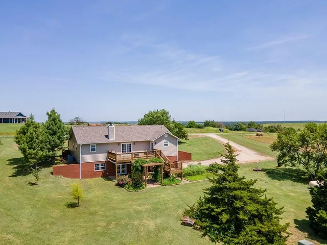 $370,000 | 220 Overlook Drive, Caney, KS 67333