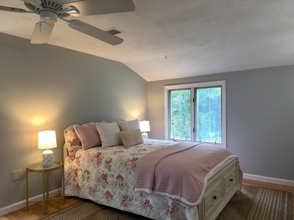 476 Pelham Road Dracut, MA 01826 - Photo 12 of 26 Gallery Image 12