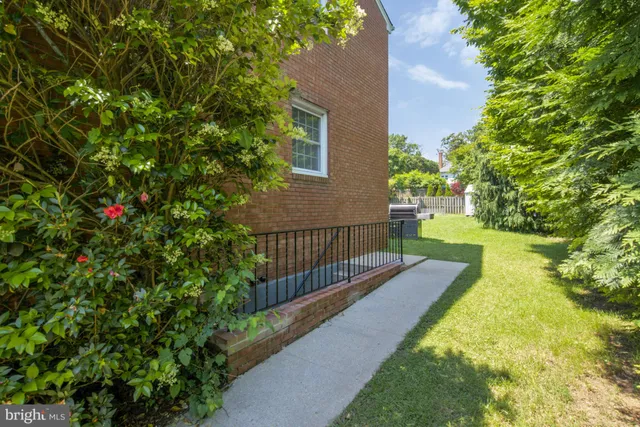 $1,570,600 | 706 North Cleveland Street, Arlington, VA 22201