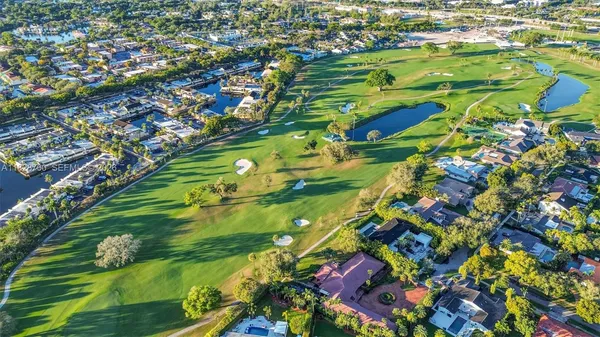 $2,085,000 | 7101 East Troon Circle, Miami Lakes, FL 33014