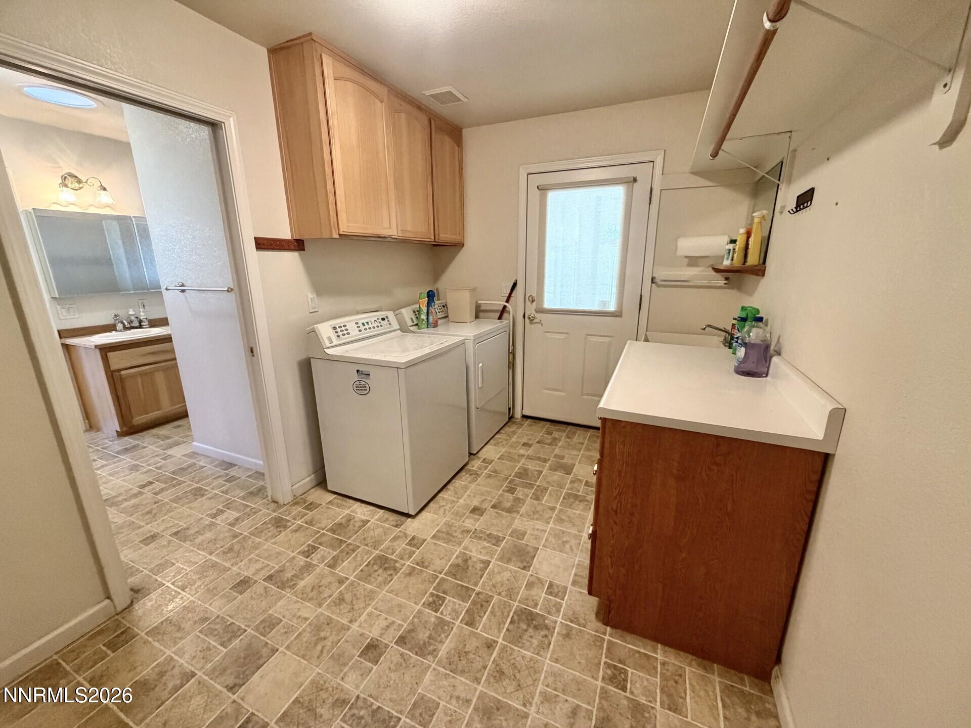 765 Hunter Park Way Fallon, NV 89406 - Photo 7 of 30 f81ed4a8-a6c0-4903-93d1-93894fff821e