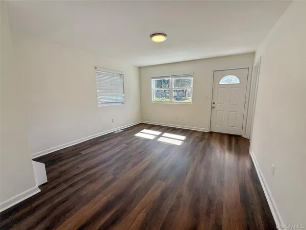 $599,900 | 225 Fir Grove Road, Ronkonkoma, NY 11779
