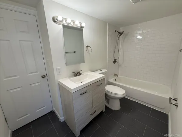 $599,900 | 225 Fir Grove Road, Ronkonkoma, NY 11779
