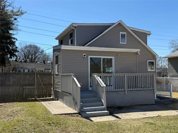 $599,900 | 225 Fir Grove Road, Ronkonkoma, NY 11779