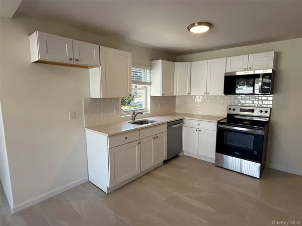 $599,900 | 225 Fir Grove Road, Ronkonkoma, NY 11779