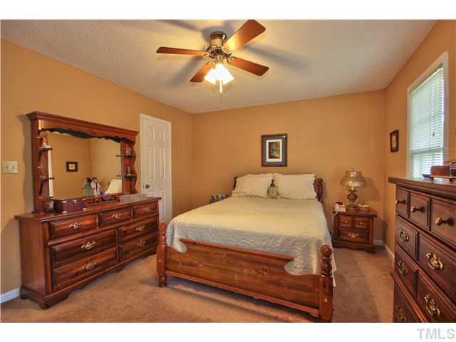 4648 Fawnbrook Circle Raleigh, NC 27612 - Photo 11 of 16 Gallery Image 11