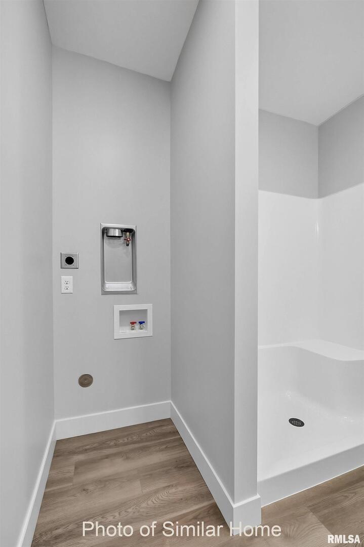 559 North 4th Avenue Eldridge, IA 52748 - Photo 24 of 31 a view of a bathroom