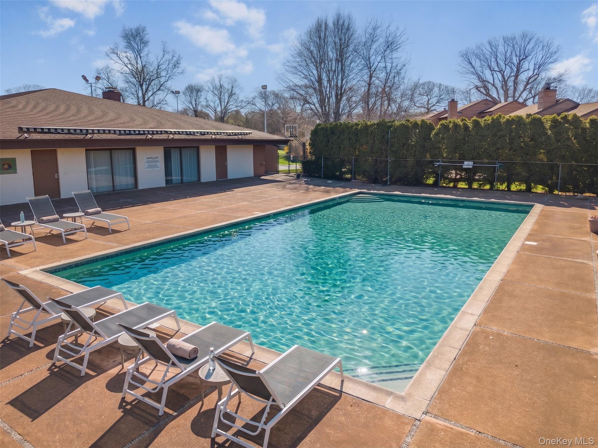 85 Rhett Drive Commack, NY 11725 - Photo 16 of 20