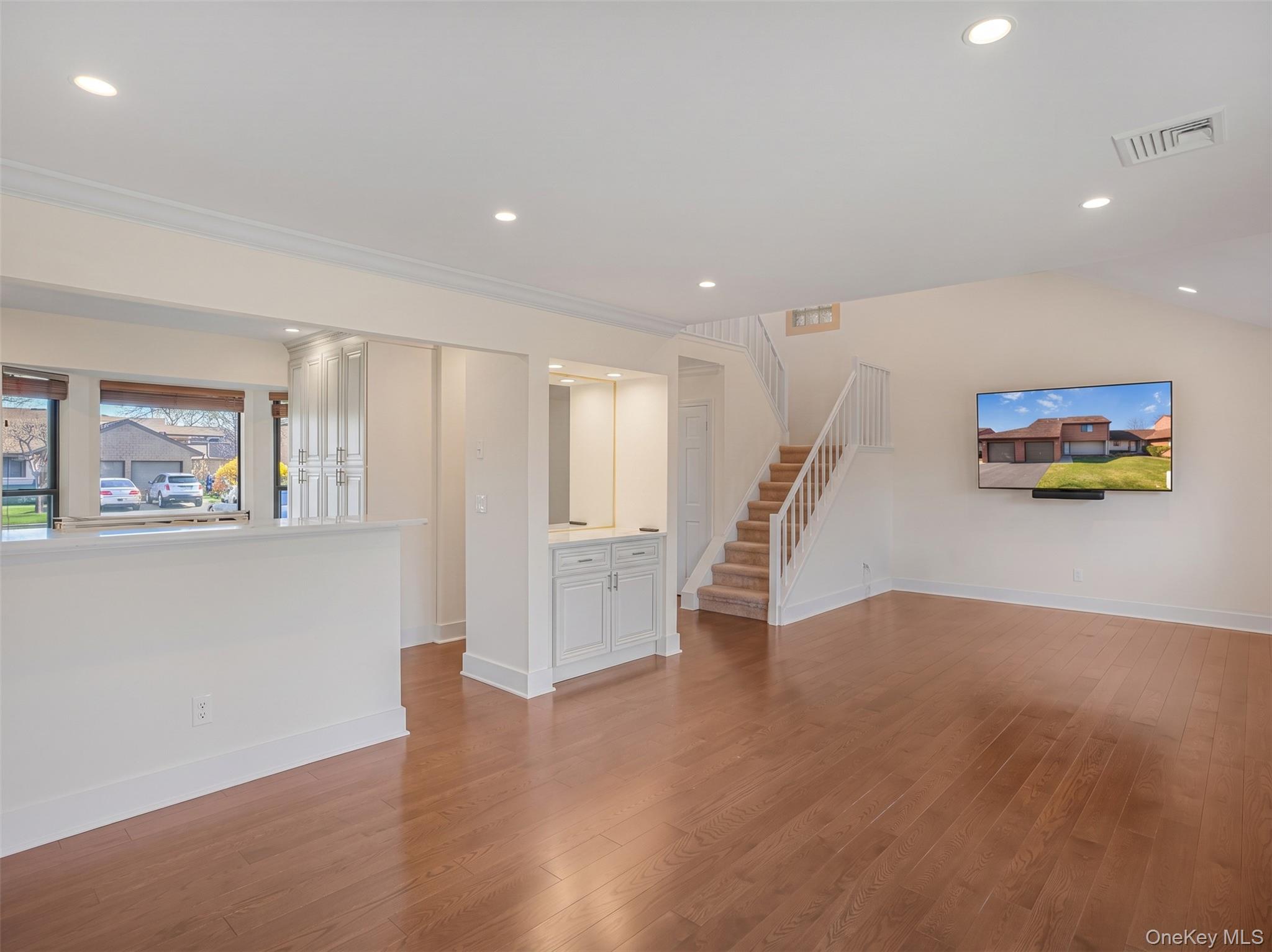 85 Rhett Drive Commack, NY 11725 - Photo 3 of 20