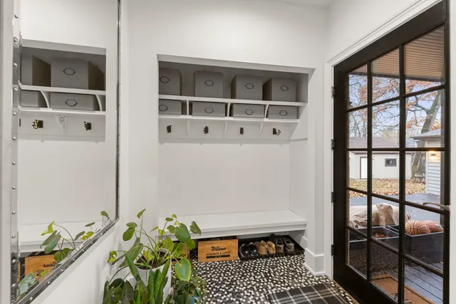 $1,200,000 | 578 Lee Street, Glen Ellyn, IL 60137