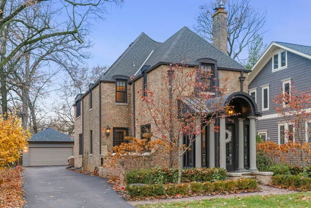 $1,200,000 | 578 Lee Street, Glen Ellyn, IL 60137