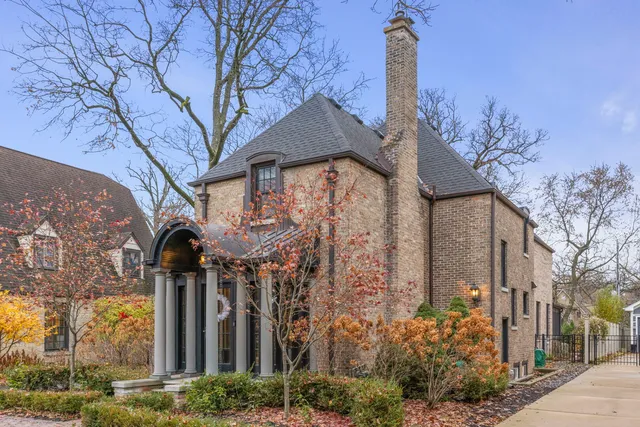 $1,200,000 | 578 Lee Street, Glen Ellyn, IL 60137