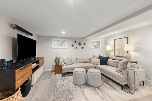 $1,200,000 | 578 Lee Street, Glen Ellyn, IL 60137