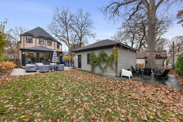 $1,200,000 | 578 Lee Street, Glen Ellyn, IL 60137