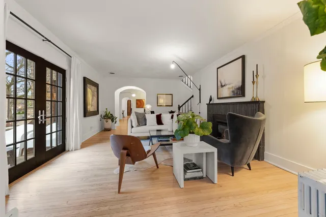 $1,200,000 | 578 Lee Street, Glen Ellyn, IL 60137