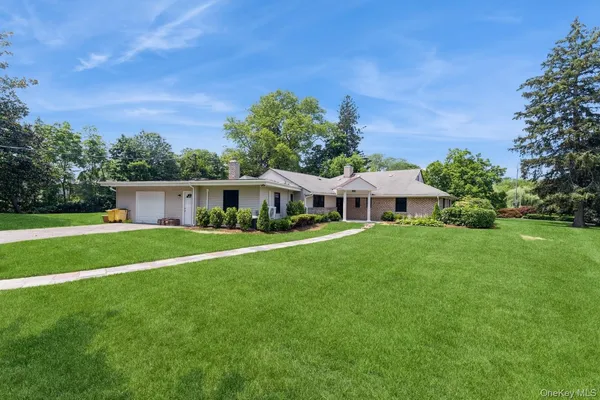 $3,240,000 | 2 Foxwood Road, Kings Point, NY 11024